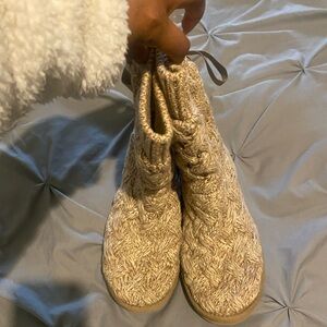 UGG Sweater Boots size 9W